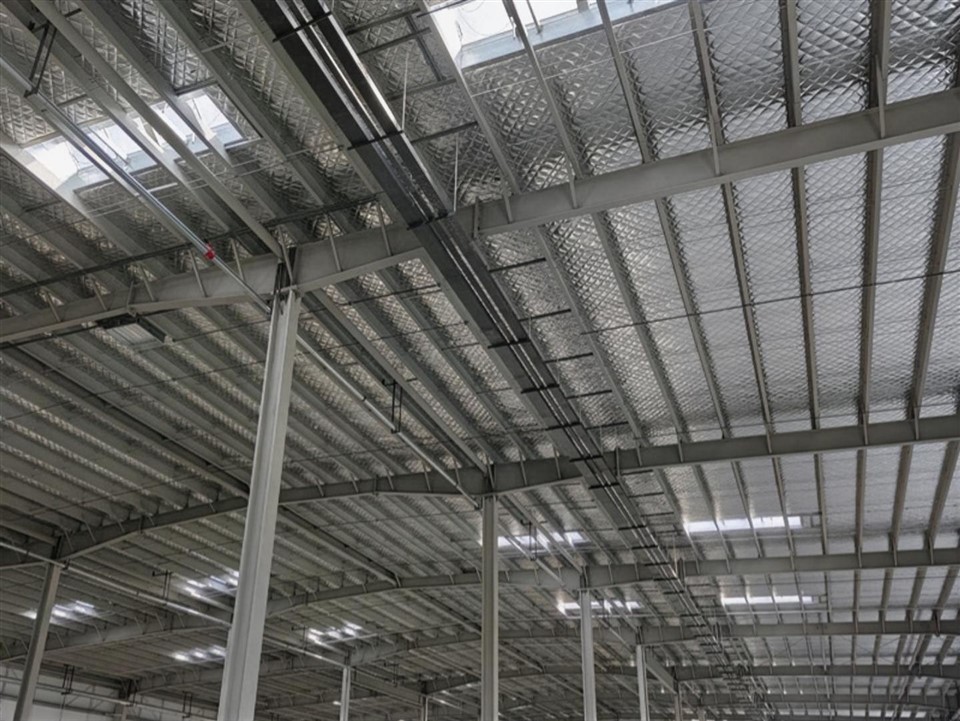 steel-structure-logistics-center-interior-roof-cladding-system